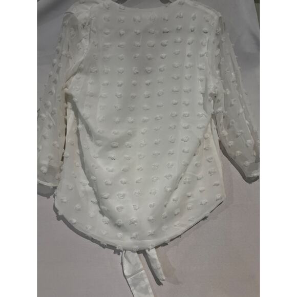 New Women’s pearl Button tie Swiss Dot White flowy V-Neck Size M romantic boho - Picture 8 of 9